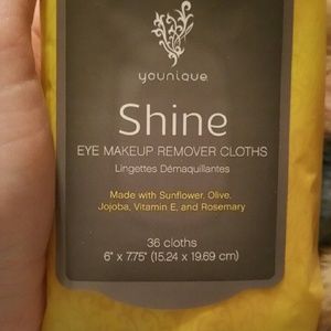 Younique shine wipes