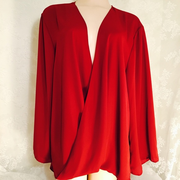 Tops - Beautiful lightweight 1X hi-lo red top
