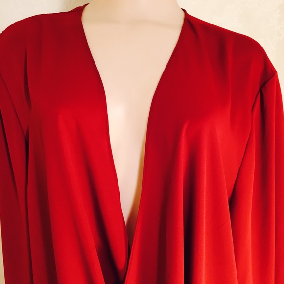 Beautiful lightweight 1X hi-lo red top - Picture 3 of 4