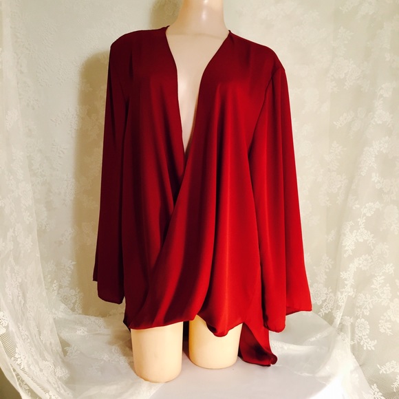 Beautiful lightweight 1X hi-lo red top - Picture 4 of 4