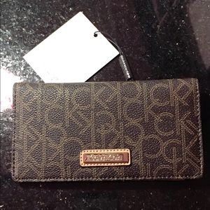 NWT Calvin Klein Pebbled Leather Slim Wallet