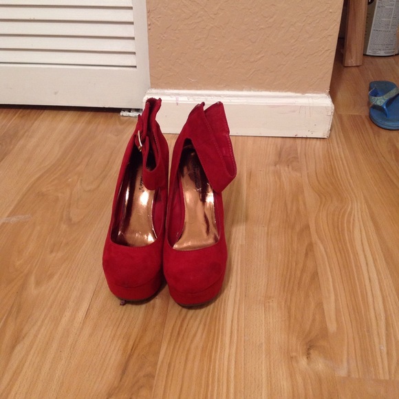 Hawt Red Wedges