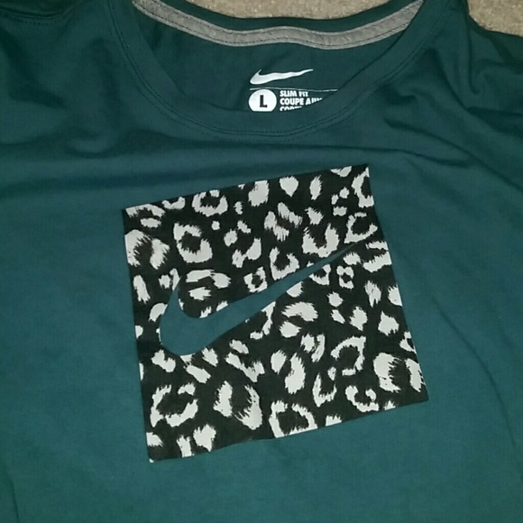 Nike tee - Picture 2 of 2
