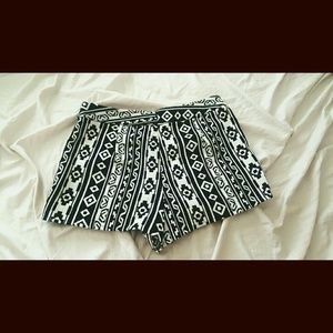 ❌SOLD IN BUNDLE❌F21|| High Waisted Tribal Shorts