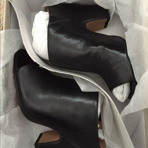 Brand New Nicole Loopey Black Leather Mule