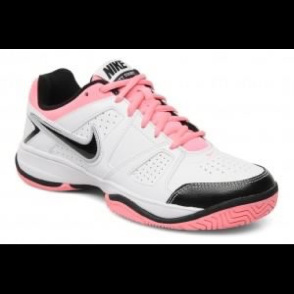 Nike women's tennis shoes