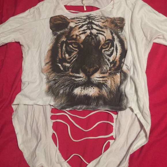 Fitted tiger shirt