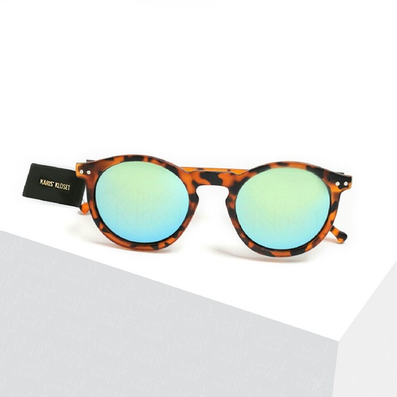 Karis' Kloset Accessories - Tortoise shell "cool" sunnies