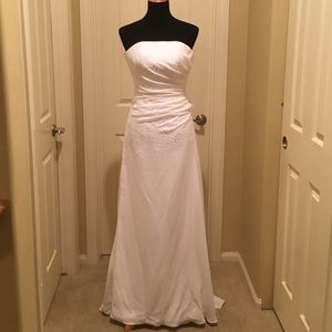 St. Tropez by David's Bridal wedding gown - sz 2