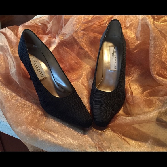 Stunning Black Heels - Picture 1 of 4