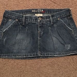 Hollister mini skirt