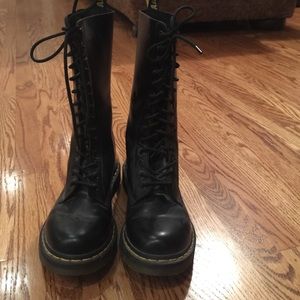 Dr. Martens Black 1914