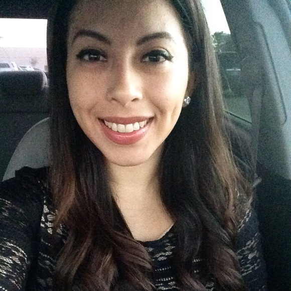 Meet your Posher, Gabriela - Picture 1 of 1
