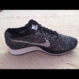Nike Fly Knit Racer