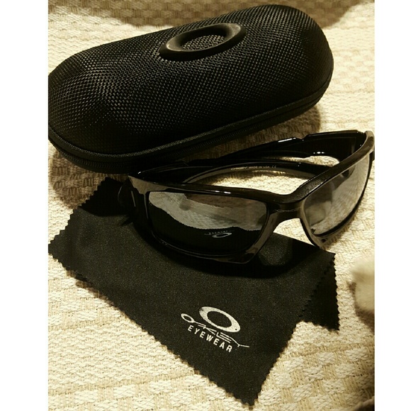 OAKLEYS. (look alikes)