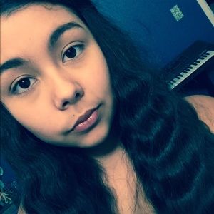 Meet your Posher, Yesenia