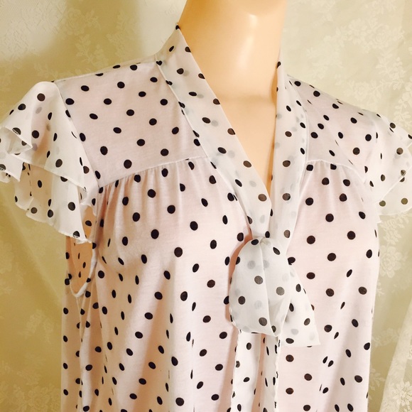 White top w/black polka dots. Perfect for Spring! - Picture 2 of 4