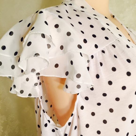 White top w/black polka dots. Perfect for Spring! - Picture 4 of 4