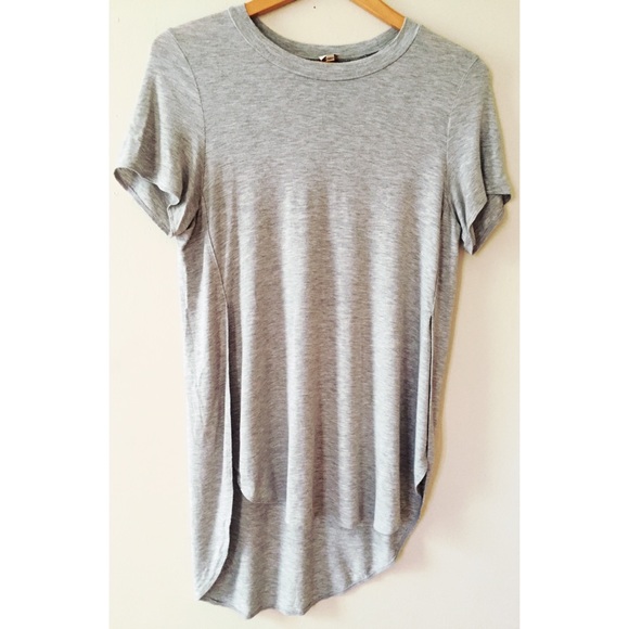 Aritzia Tops - ➡️Aritzia Wilfred Gray Capucine T-Shirt⬅️