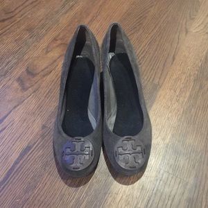 Tori Burch wedge suede gray