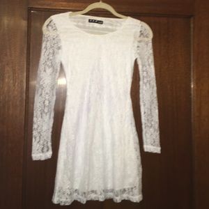 XS white lace dress