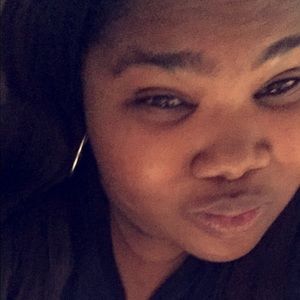 Meet your Posher, Ebony