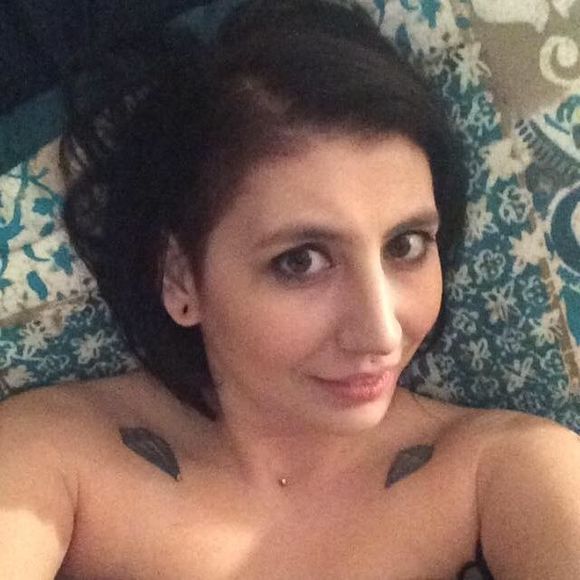 Meet your Posher, Nichole - Picture 2 of 2