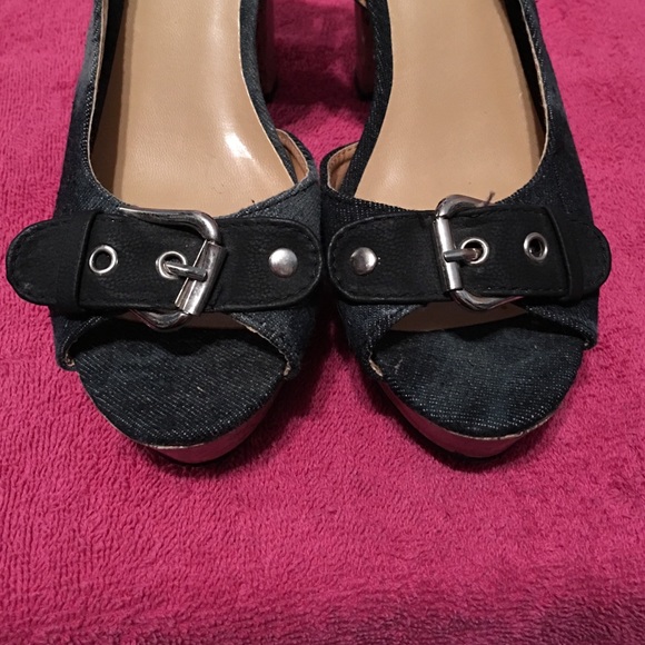 Heels - Picture 4 of 4