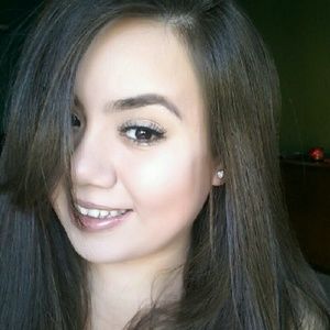 Meet your Posher, Desiree