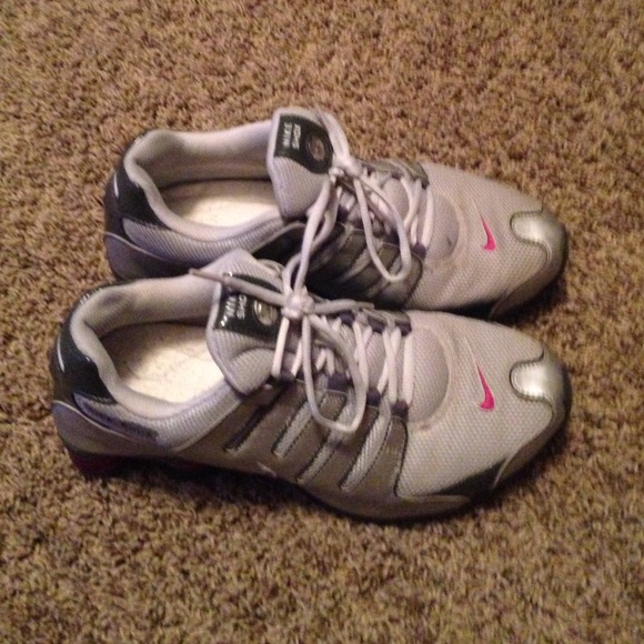 ❌SOLD❌Nike Shox Silver and Pink - Picture 1 of 4