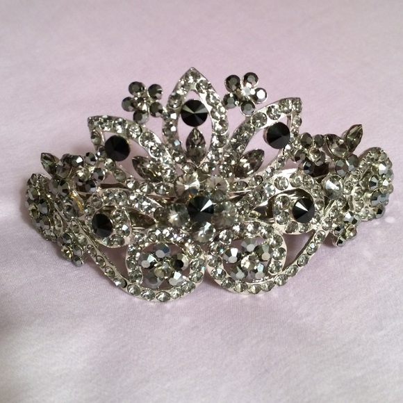 ⚠️FIRM PRICE⚠️🆕 💎REGAL HAIR CLIP💎 🎉HOST PICK🎉