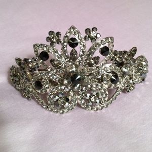 ⚠️FIRM PRICE⚠️🆕 💎REGAL HAIR CLIP💎 🎉HOST PICK🎉