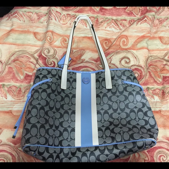 COACH PURSE---bigger in actual