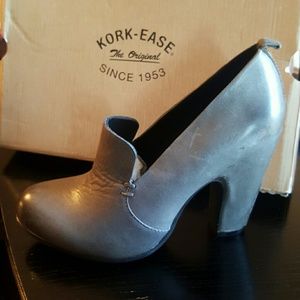 Grey booties Kork-Ease  $175