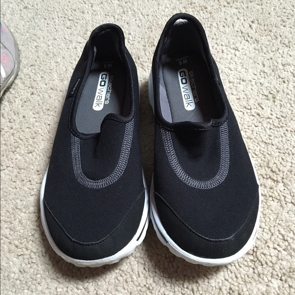 Brand new Skechers 6W