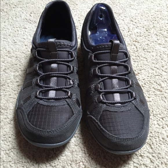 Brand new size 6 never worn Skechers