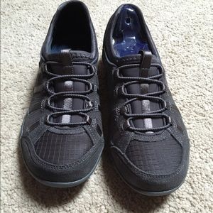 Brand new size 6 never worn Skechers