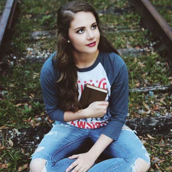 Meet your Posher, Micayla - Picture 1 of 1