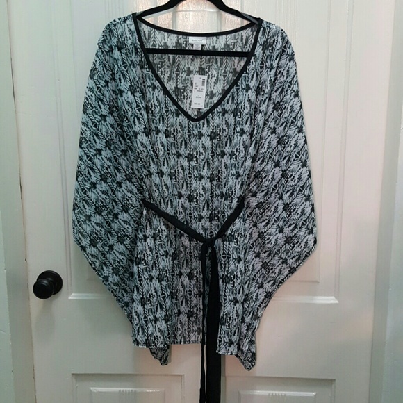 Avenue Gray and Black Poncho Type Top 22/24
