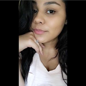 Meet your Posher, Yanira