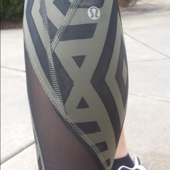 Lululemon Chevron Shuffle Inspire Tight 7/8 length