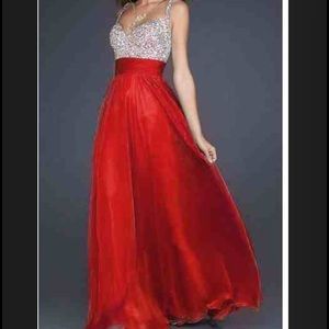 Beautiful Red Formal Gown / Prom Dress✨✨