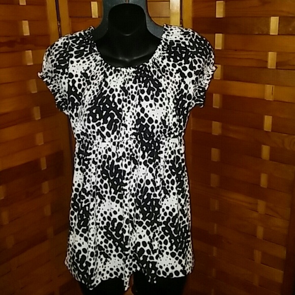 Comfortable Top with Elastic Waist.