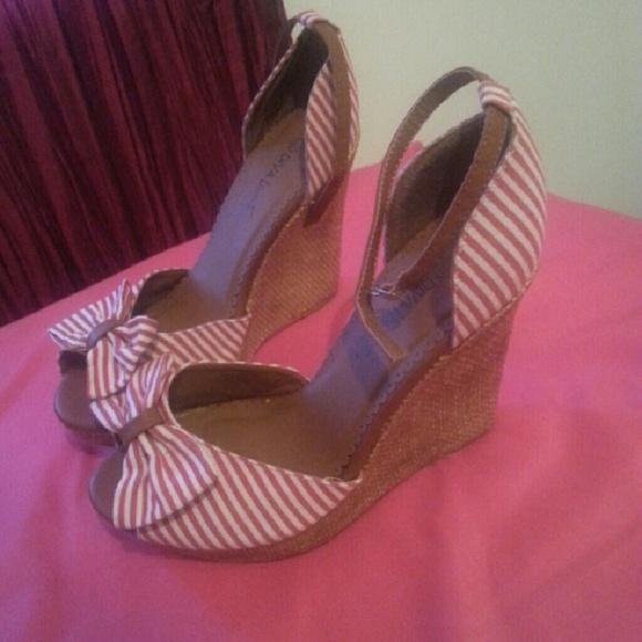 New red and white striped wedges with bow