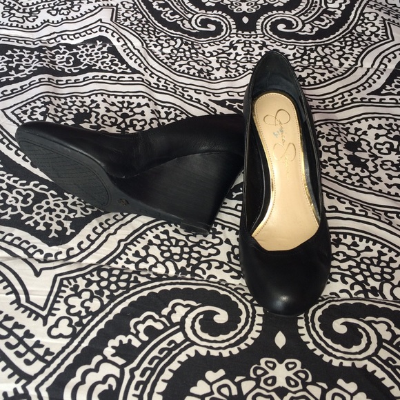 Classic black wedge!