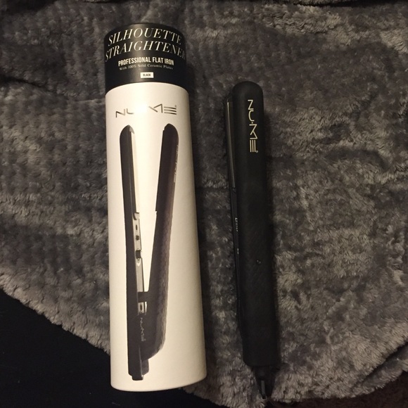 LOWEST PRICE Nume silhouette straightener black