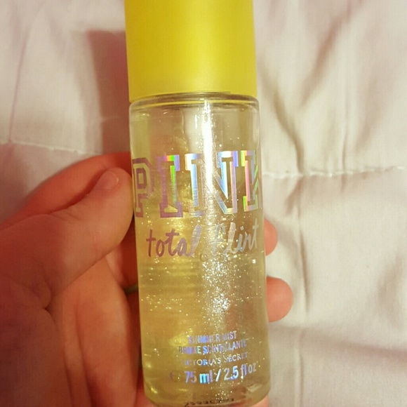 PINK total flirt shimmer mist