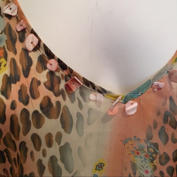 LL New York Tunic - Picture 2 of 4