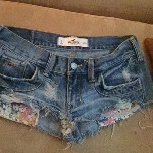Size 0 Hollister shorts.