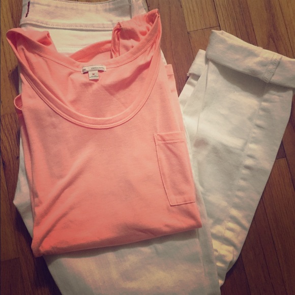 Coral gap tee